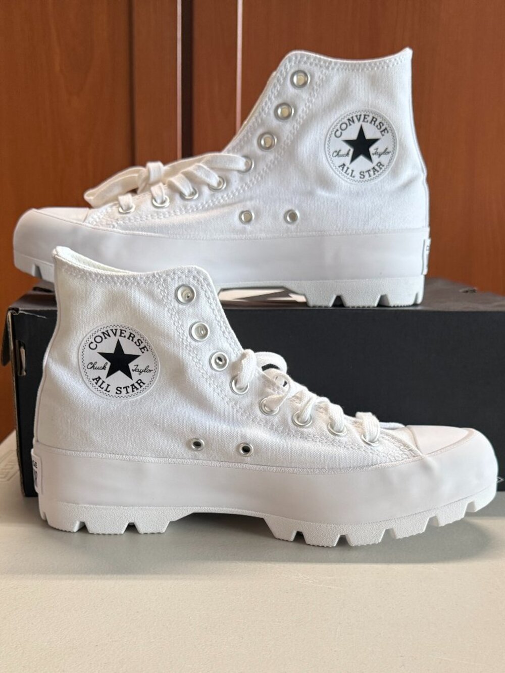 NWT CONVERSE CHUCK TAYLOR ALL STAR LUGGED Sneakers White/Black/White